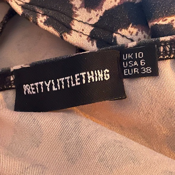 PrettyLittleThing Tops Pretty Little Things Leopard Print Crop Top